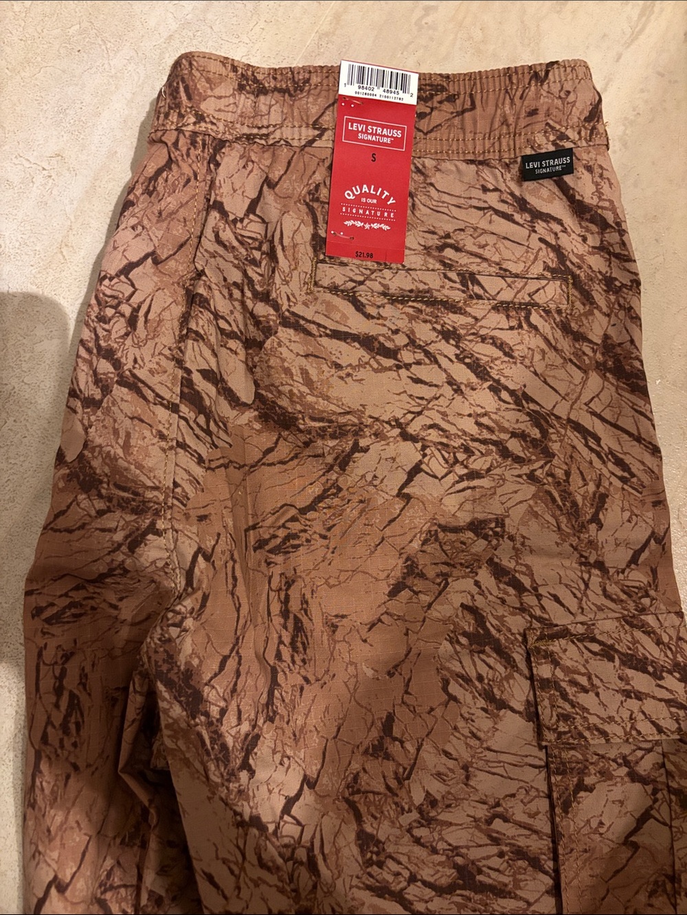 Levi Strauss Cargo Shorts (NEW) - Picture 4 of 5